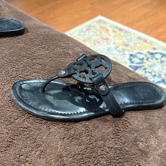 Tory Burch Black Leather Thong Sandals - Picture 5 of 10